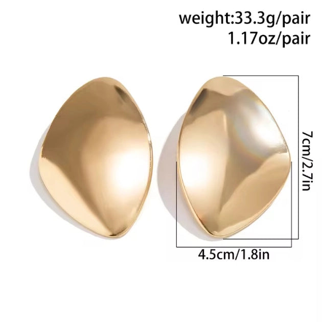 Grand Glossy Studs