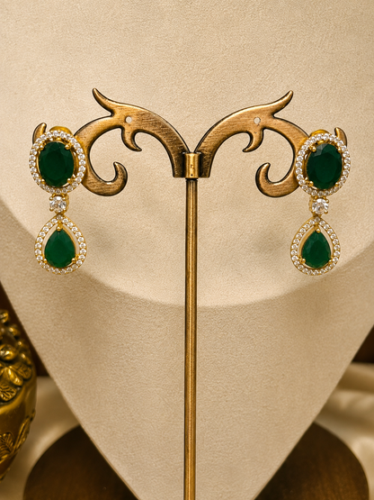 Harnika Petite Emerald Diamond Necklace Set.