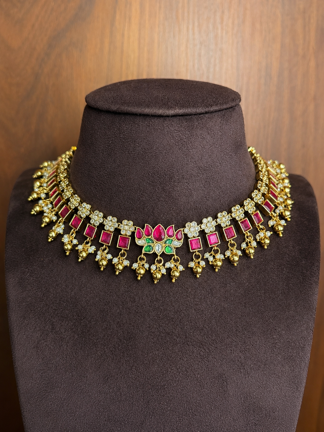 Kamalini Kanti – Lotus Motif Original Jadau Kundan Choker Set.