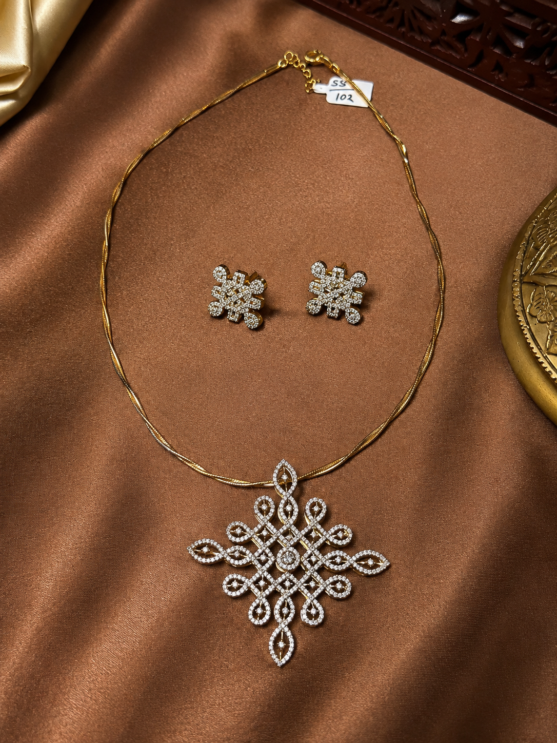 Kolam Twinline Necklace Set