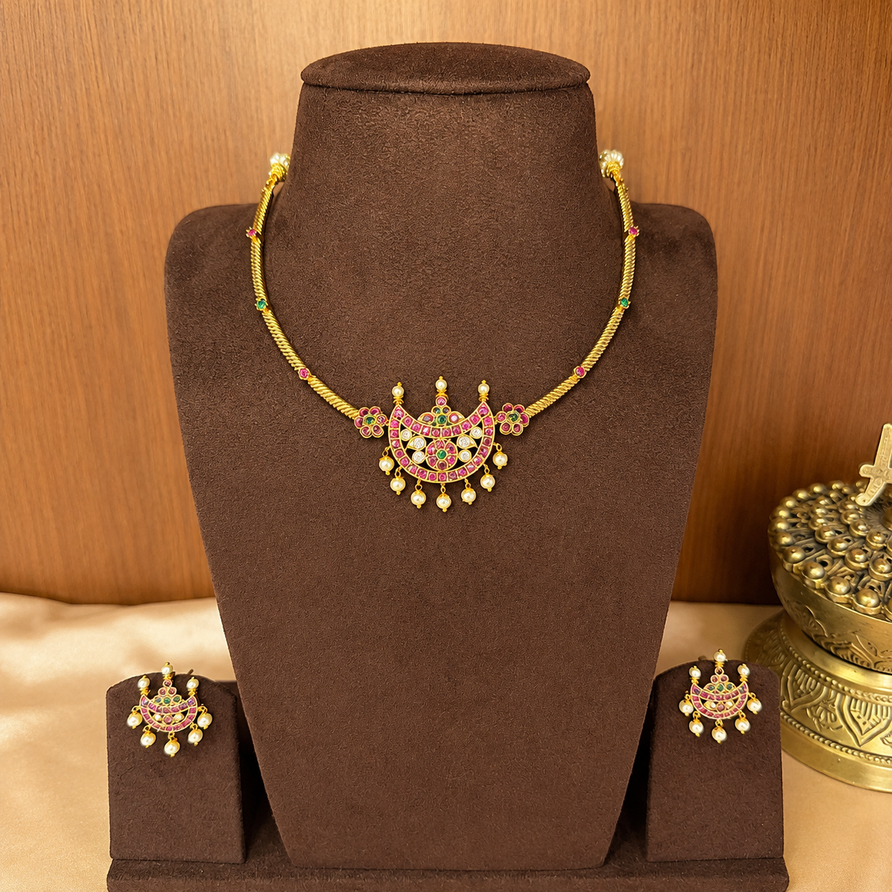 Chandraprabha – Orijinal Jadau Kundan Hasli Necklace Set.