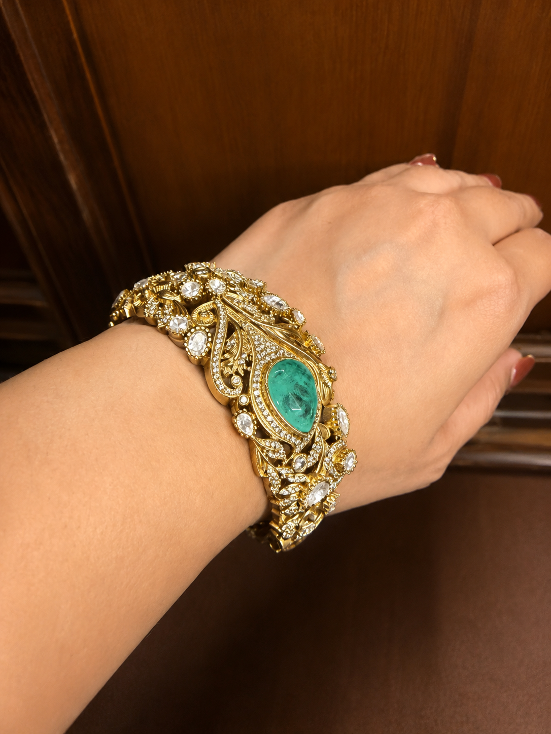 Mrunalika Emerald Kundan Crest Cuff