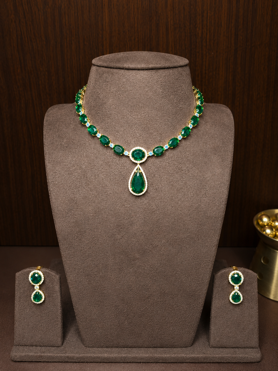 Harnika Petite Emerald Diamond Necklace Set.