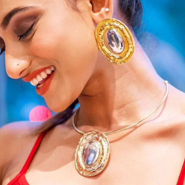 Bold Bi-Tone Necklet
