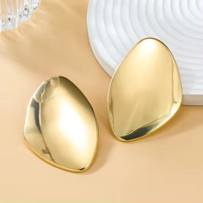 Grand Glossy Studs