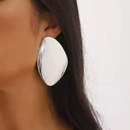 Grand Glossy Studs