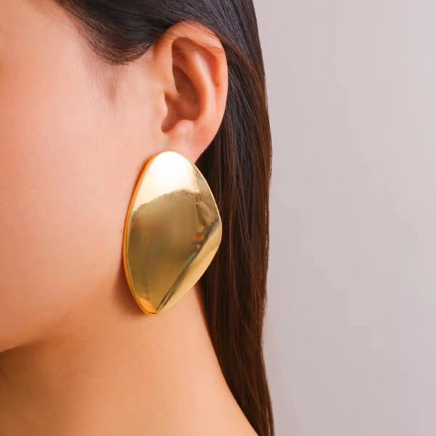 Grand Glossy Studs