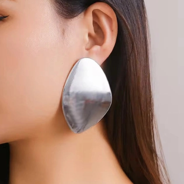 Grand Glossy Studs