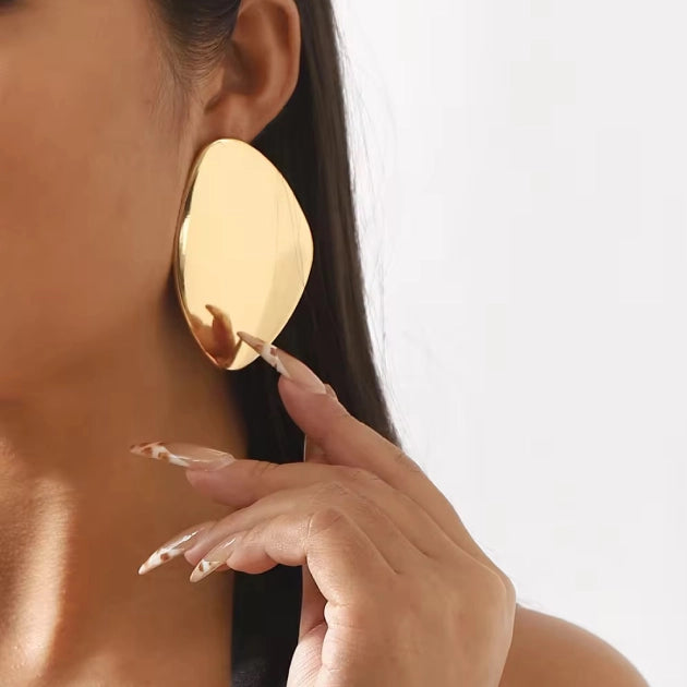 Grand Glossy Studs