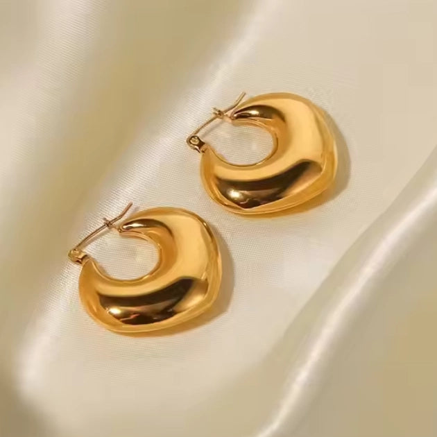 Celebs Trendy Gold Hoops