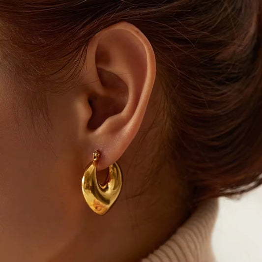 Celebs Trendy Gold Hoops