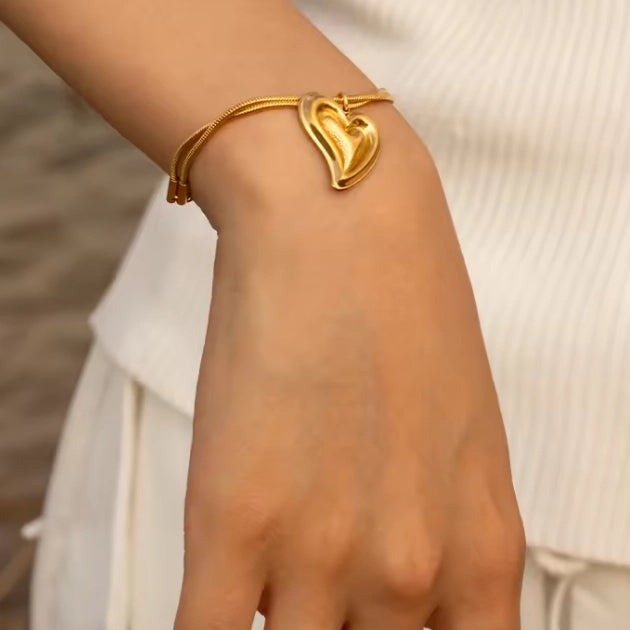 Curvy Heart Chain Bracelet - 18k Gold Plated