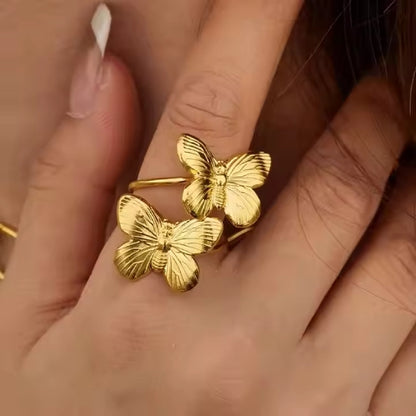Huggy Butterfly Ring