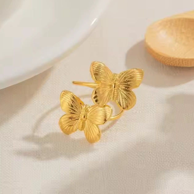Huggy Butterfly Ring