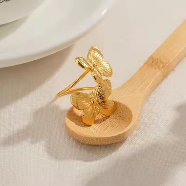 Huggy Butterfly Ring