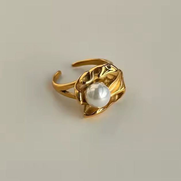 Pearl Blossom Ring - 18k Gold Plated