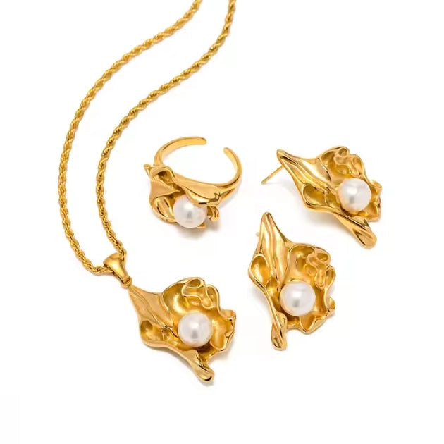 Pearl Blossom Neck Charm - 18k Gold Plated