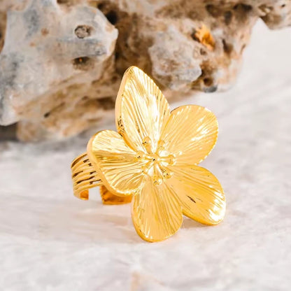 Viola Embrace Ring - 18k Gold Plated
