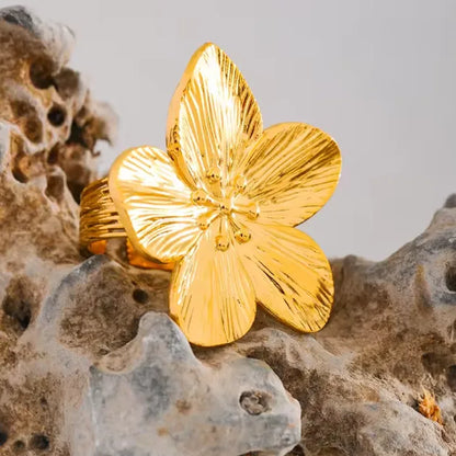 Viola Embrace Ring - 18k Gold Plated