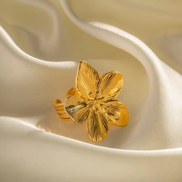 Viola Embrace Ring - 18k Gold Plated