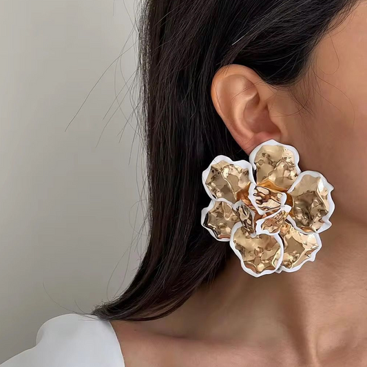 Grande Fleur Blanche Studs