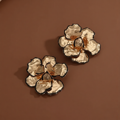 Grande Fleur Noiré Studs