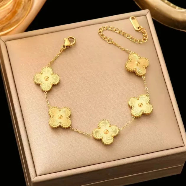 Luck and Luxe Clover Jewellery Set