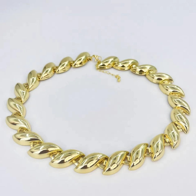 Gold Full of Petals Necklace