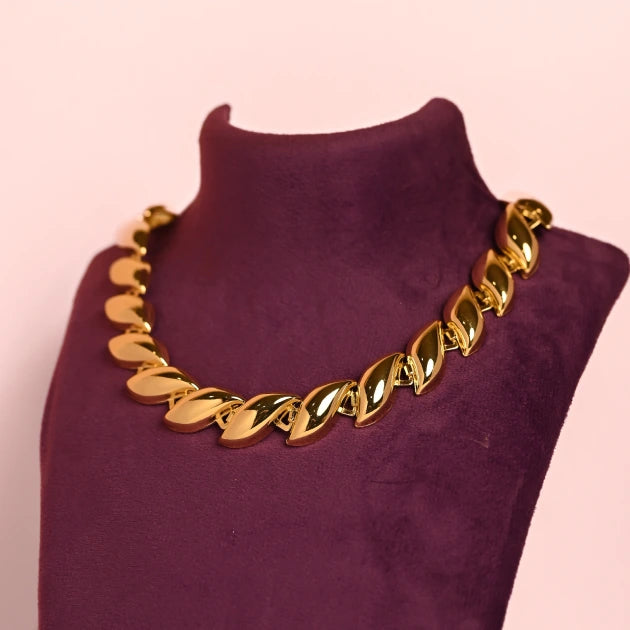 Gold Full of Petals Necklace