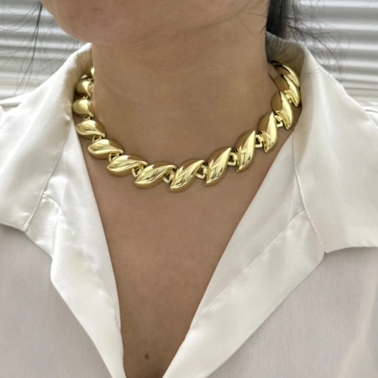 Gold Full of Petals Necklace