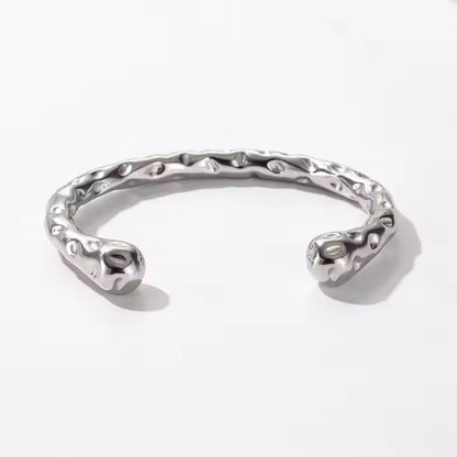 Titan Brass Cuff – Strength in Every Detail.