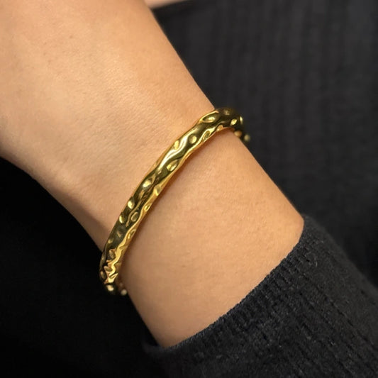Titan Brass Cuff – Strength in Every Detail.