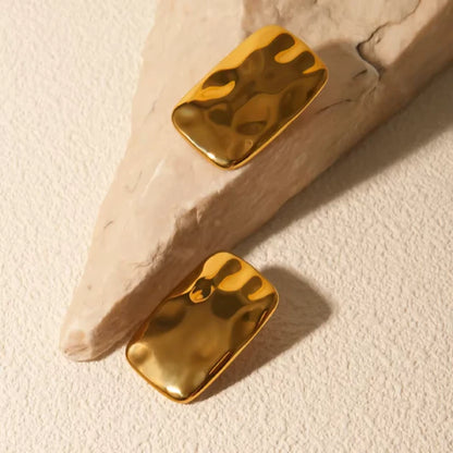 Linea Studs – Sculpted by Light, Defined by You.