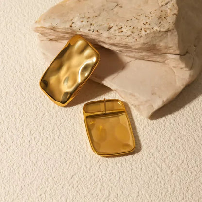 Linea Studs – Sculpted by Light, Defined by You.
