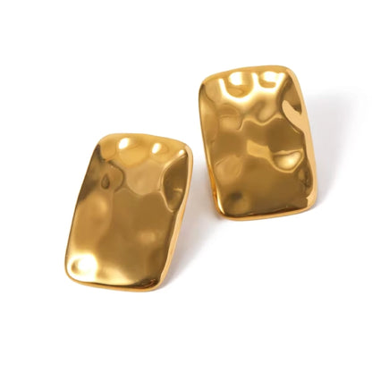 Linea Studs – Sculpted by Light, Defined by You.