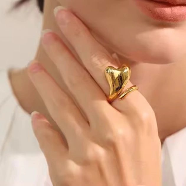 Huggy Love Statement Ring