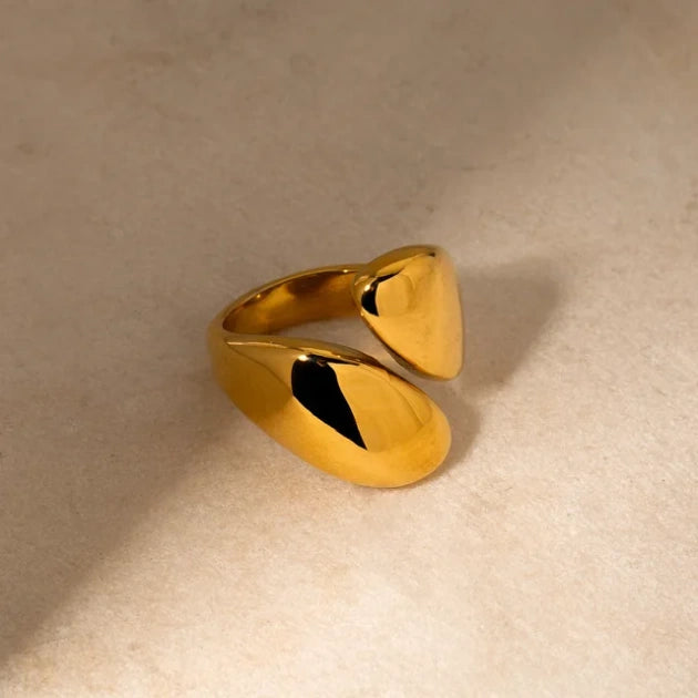 Huggy Statement Ring