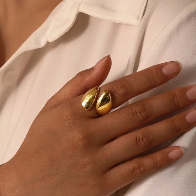 Huggy Statement Ring