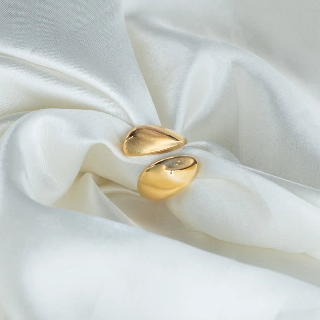 Huggy Statement Ring