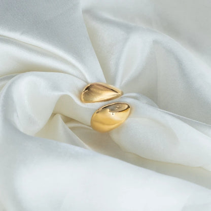 Huggy Statement Ring