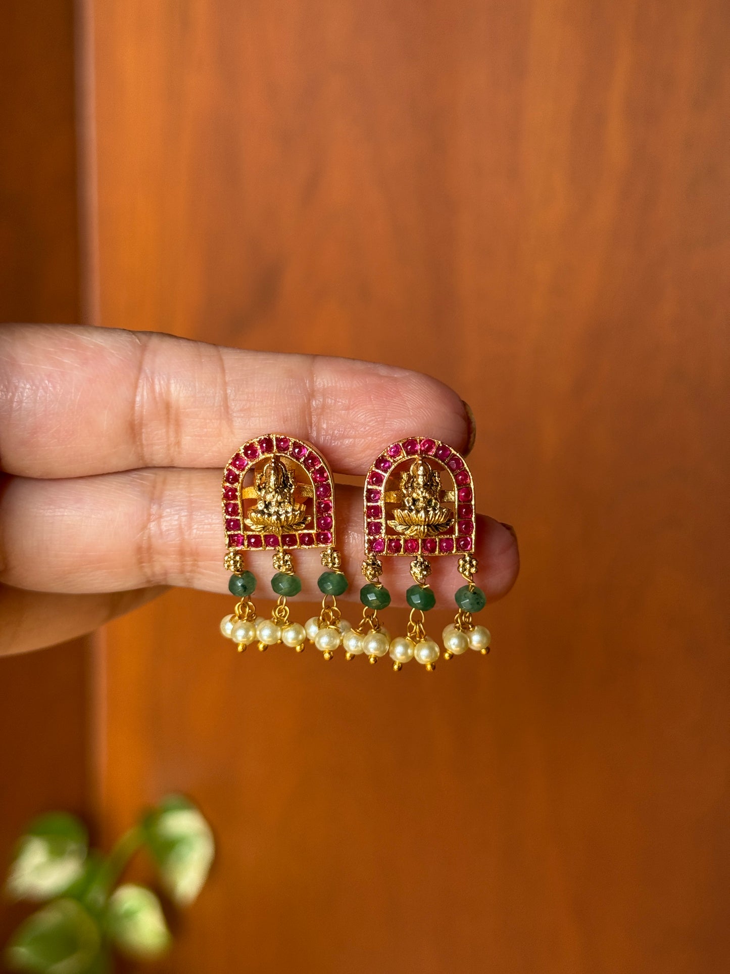 Mahalakshmi Kanti – Jadau Kundan Temple Choker Set.