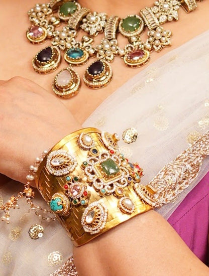 Rajvanshi – Pearl Cabochon Heritage Necklace Set