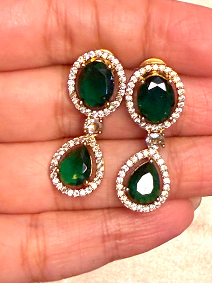 Harnika Petite Emerald Diamond Necklace Set.