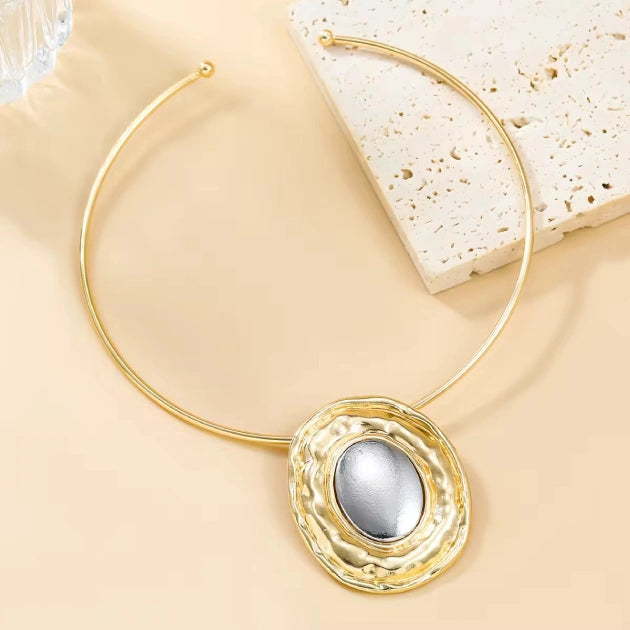 Bold Bi-Tone Necklet