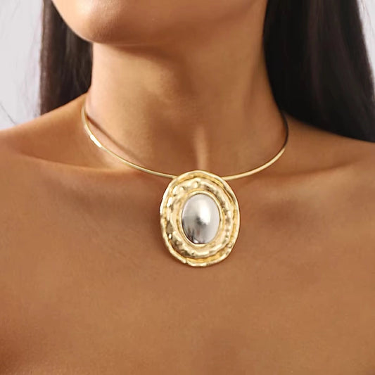 Bold Bi-Tone Necklet