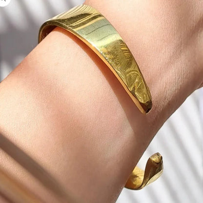 Eterna Gleam Brass Cuff – For you to embrace effortless elegance.