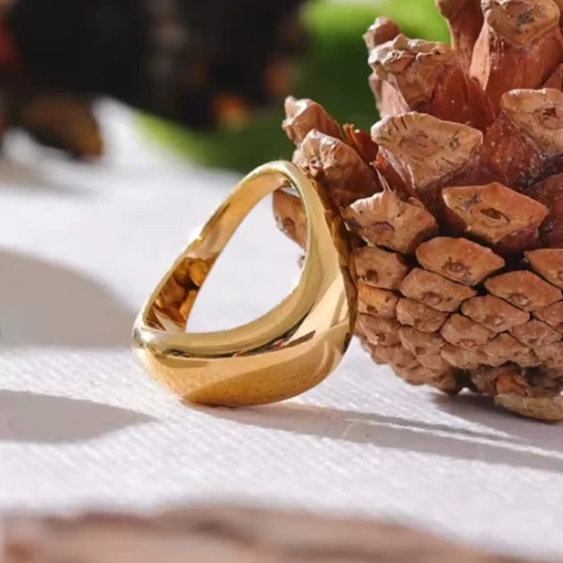 Gleaming Wavy Ring