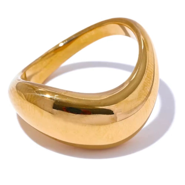 Gleaming Wavy Ring