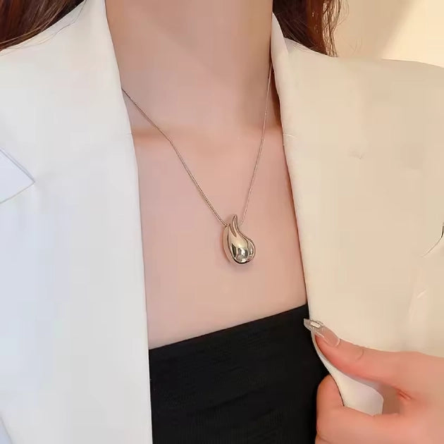 Tear Drop Pendant with Chain