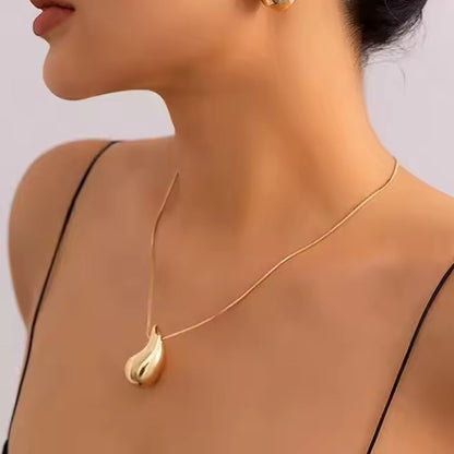 Tear Drop Pendant with Chain